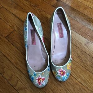 Betsy Johnson Vintage Style Floral Pumps - Size 8